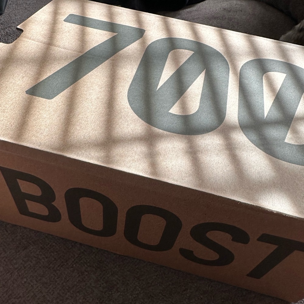 Yeezy boost 700 - Picture 4 of 6